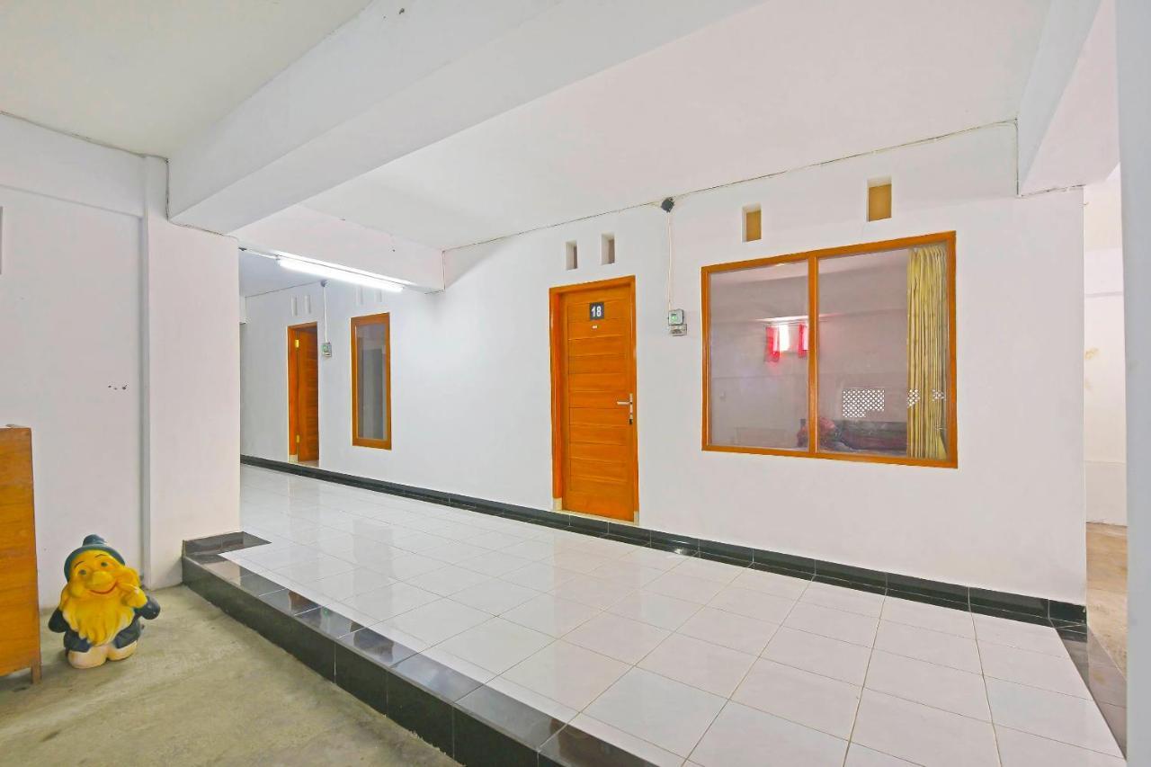 Oyo 90967 Soka Asri Guest House Darmasaba Exterior photo